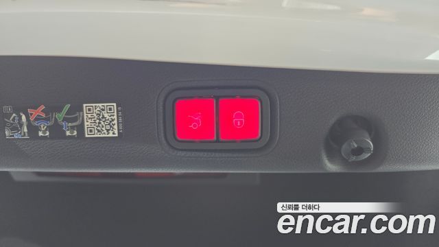Mercedes-Benz E-Class 2023 — photo 24