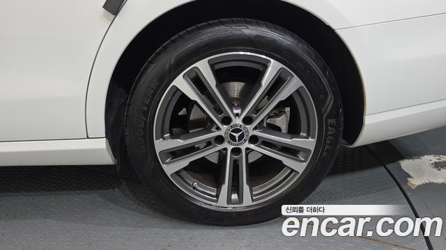 Mercedes-Benz E-Class 2023 — photo 7