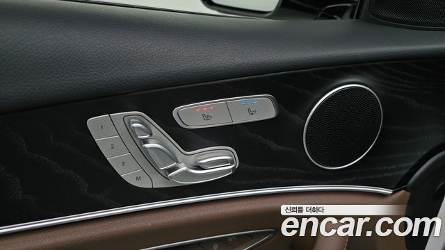 Mercedes-Benz E-Class 2023 — photo 30