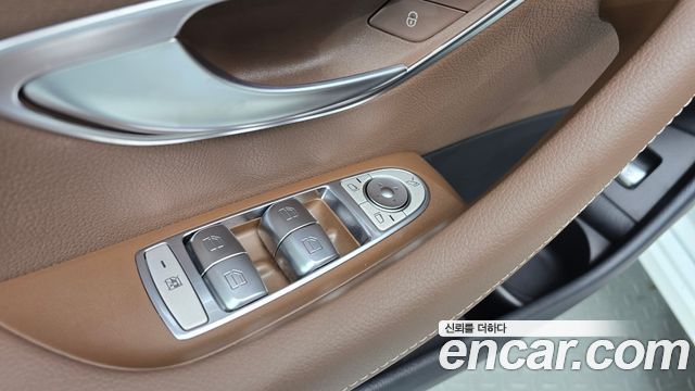 Mercedes-Benz E-Class 2023 — photo 35