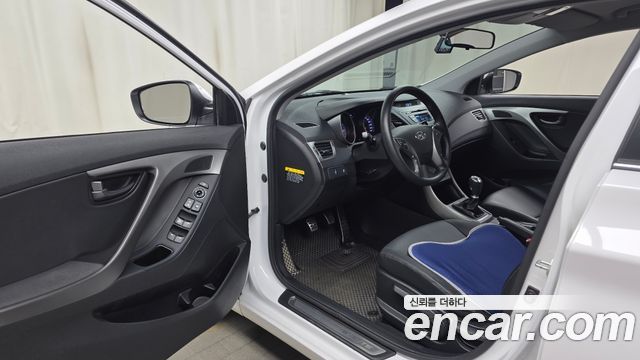 Hyundai AVANTE 2015 — photo 10