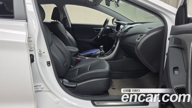 Hyundai AVANTE 2015 — photo 11
