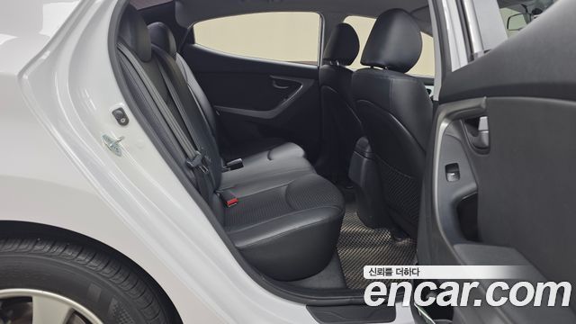 Hyundai AVANTE 2015 — photo 12