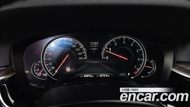 BMW 5-Series 2017 — photo 8