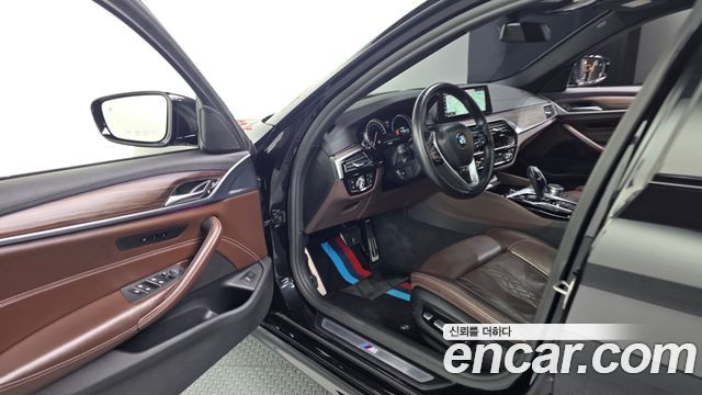 BMW 5-Series 2017 — photo 10