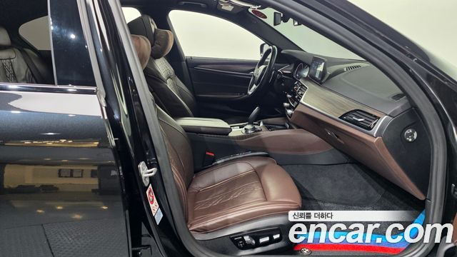 BMW 5-Series 2017 — photo 11