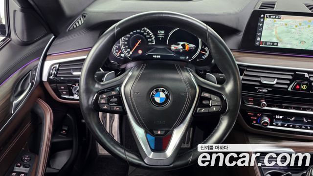 BMW 5-Series 2017 — photo 13