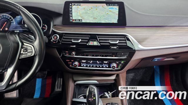 BMW 5-Series 2017 — photo 14