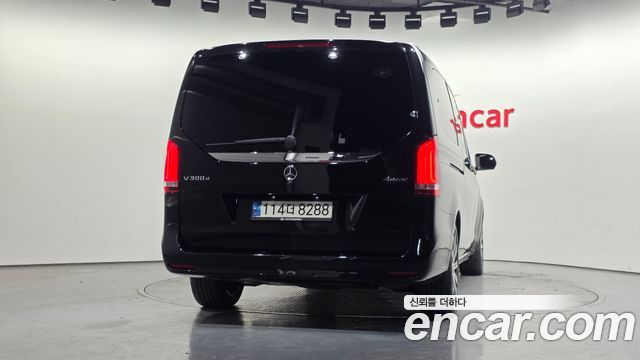 Mercedes-Benz V-Class 2021 — photo 4