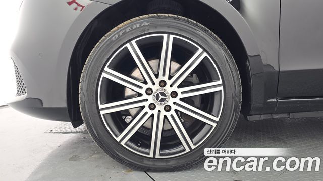 Mercedes-Benz V-Class 2021 — photo 5