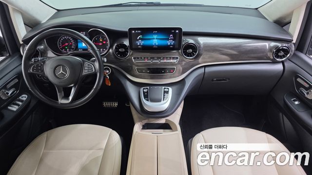 Mercedes-Benz V-Class 2021 — photo 7