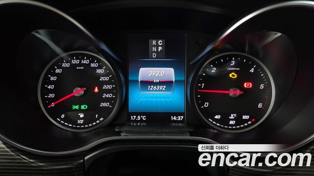 Mercedes-Benz V-Class 2021 — photo 8