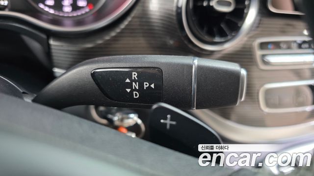 Mercedes-Benz V-Class 2021 — photo 9