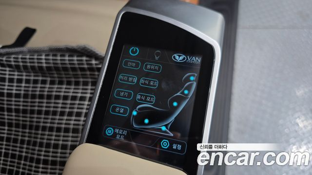 Mercedes-Benz V-Class 2021 — photo 18