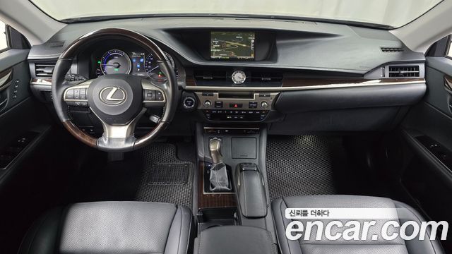 Lexus ES 2017 — photo 10