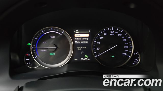 Lexus ES 2017 — photo 11