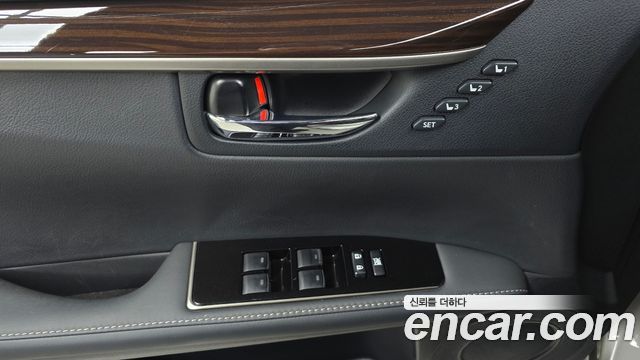 Lexus ES 2017 — photo 22