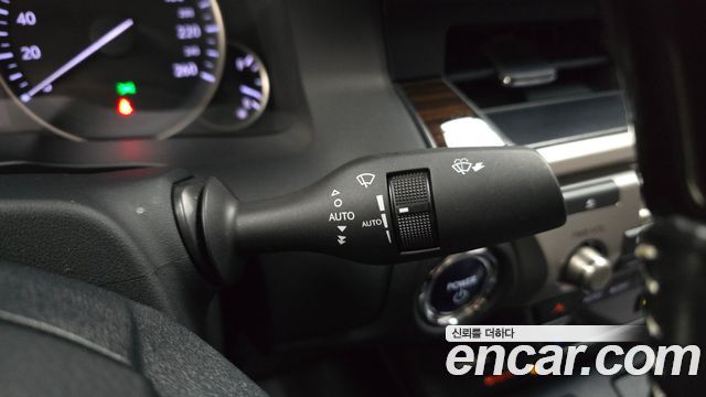 Lexus ES 2017 — photo 24