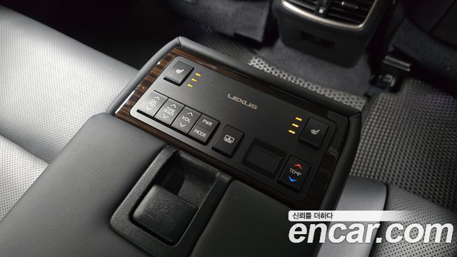 Lexus ES 2017 — photo 27
