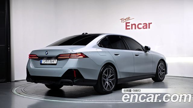 BMW 5-Series 2026 — photo 2