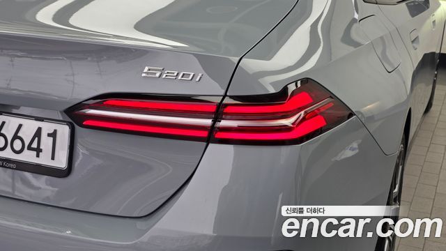 BMW 5-Series 2026 — photo 9