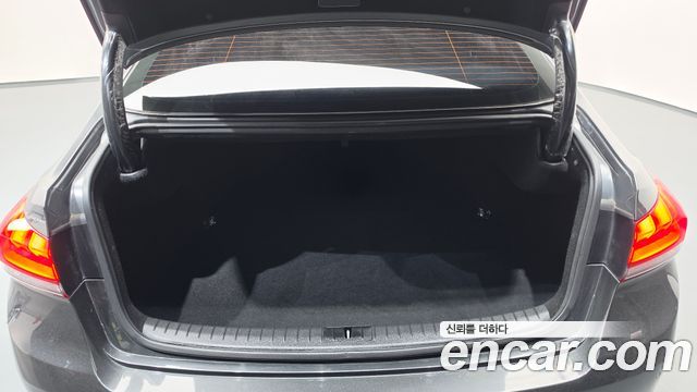 Genesis G80 2019 — photo 25