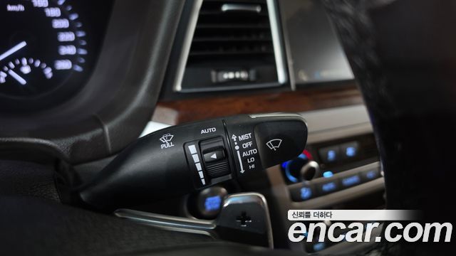Genesis G80 2019 — photo 28