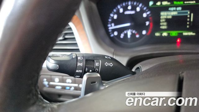 Genesis G80 2019 — photo 30