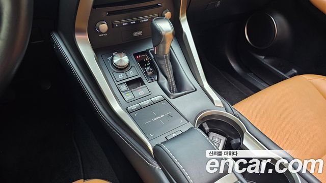 Lexus NX 2019 — photo 12