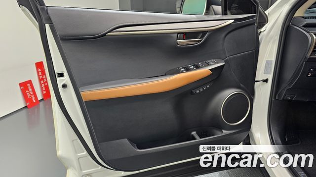 Lexus NX 2019 — photo 14