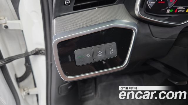 Audi A6 2020 — photo 31