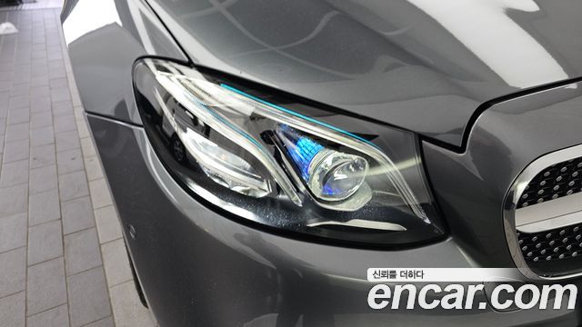 Mercedes-Benz E-Class 2017 — photo 8