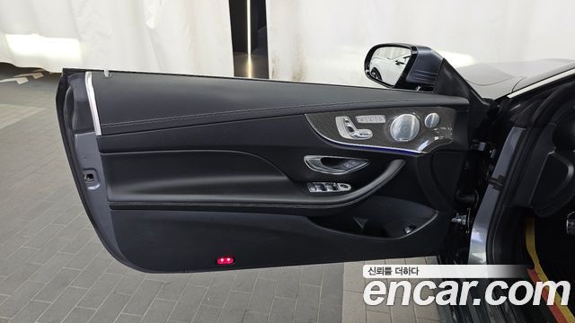 Mercedes-Benz E-Class 2017 — photo 14