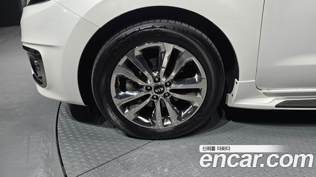 Kia Canival 2015 — photo 5