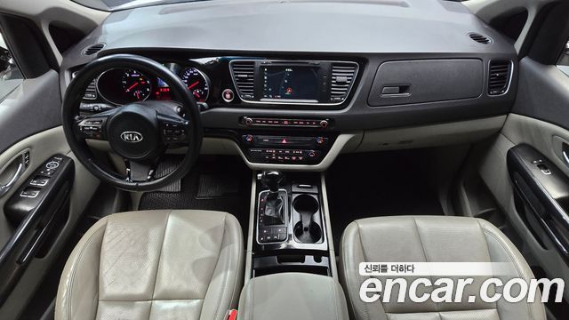 Kia Canival 2015 — photo 7