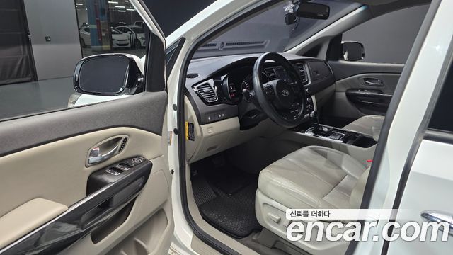 Kia Canival 2015 — photo 10