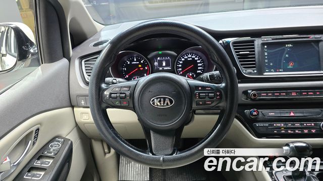 Kia Canival 2015 — photo 13