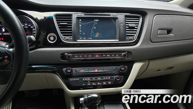 Kia Canival 2015 — photo 14