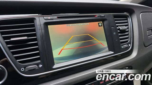 Kia Canival 2015 — photo 15