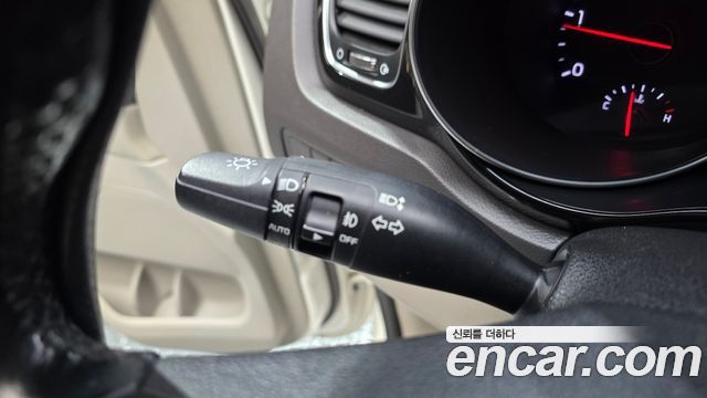 Kia Canival 2015 — photo 16