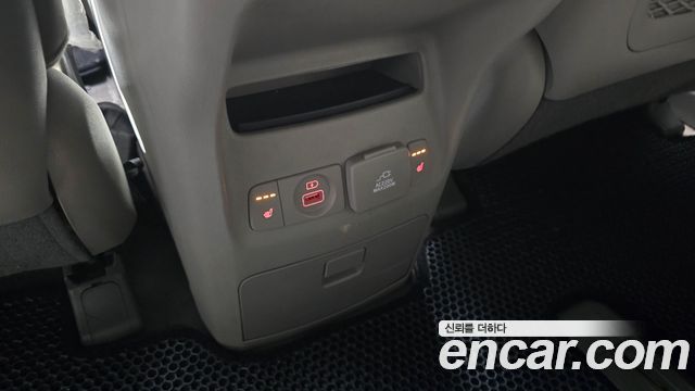 Kia Canival 2015 — photo 19