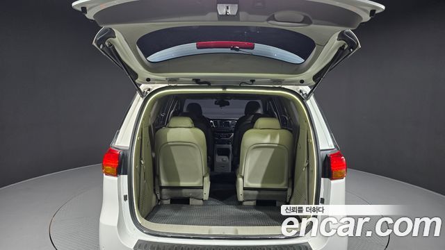 Kia Canival 2015 — photo 20