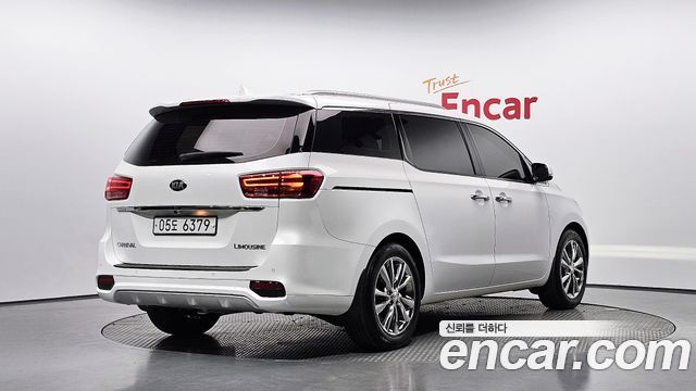 Kia Canival 2019 — photo 2