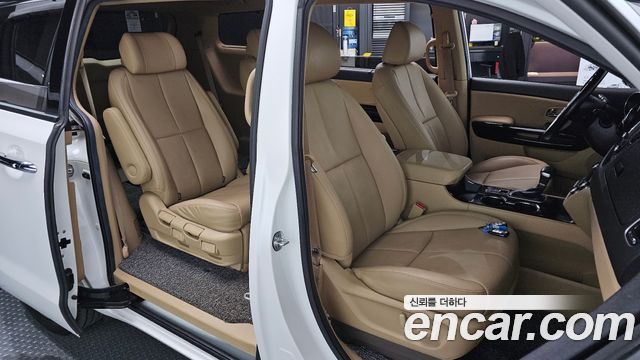 Kia Canival 2019 — photo 17