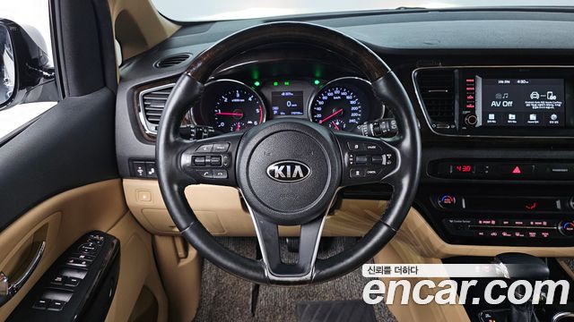 Kia Canival 2019 — photo 18
