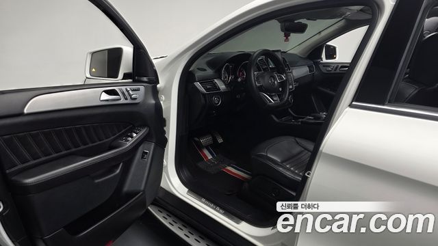 Mercedes-Benz GLE-Class 2017 — photo 13