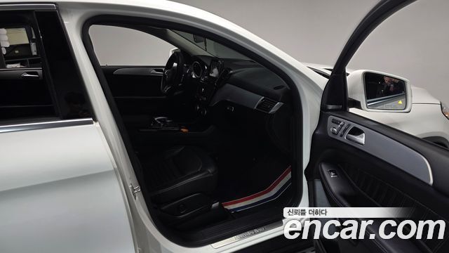 Mercedes-Benz GLE-Class 2017 — photo 17