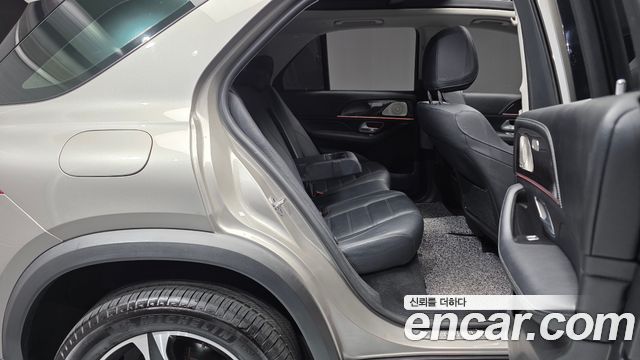 Mercedes-Benz GLE-Class 2021 — photo 17