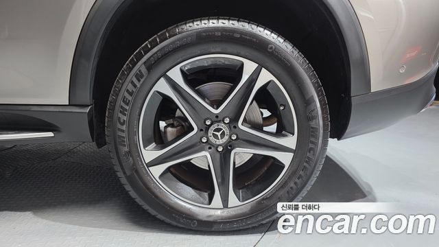 Mercedes-Benz GLE-Class 2021 — photo 7