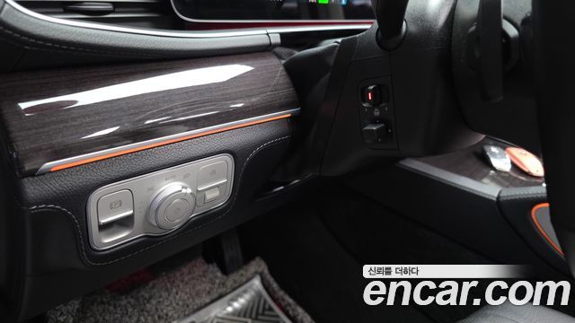 Mercedes-Benz GLE-Class 2021 — photo 30